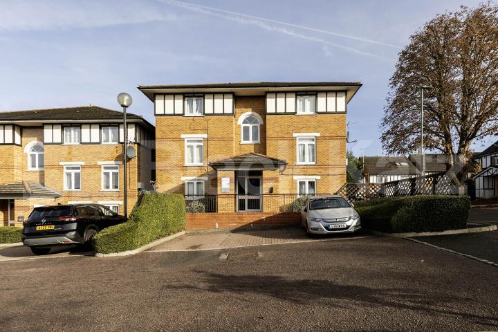 Great apartment Wheatcroft Court, Hendon